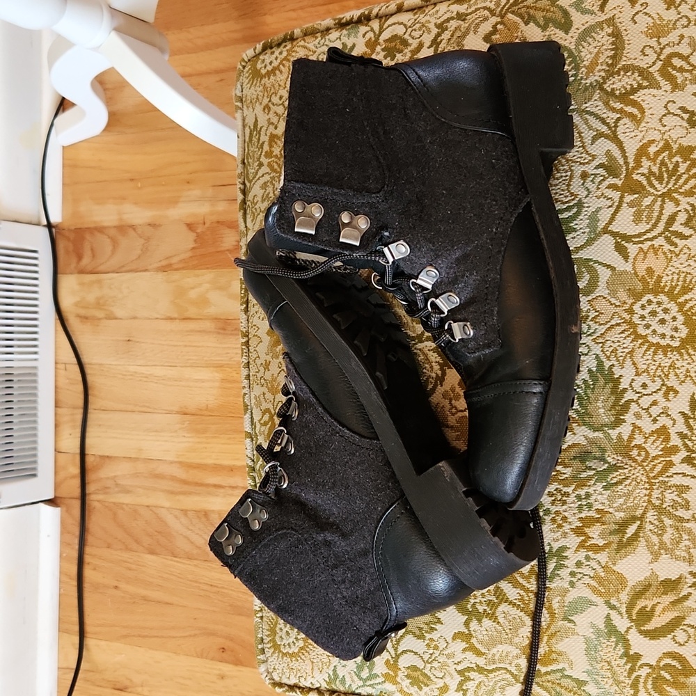 Indigo rd. Booties with lace up